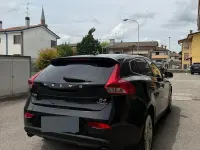 Usata Volvo V40 177 CV (130 kW) 2012 Nero Utilitaria