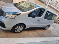 Usata Renault Trafic 115 CV (84 kW) 2015 Grigio Monovolume