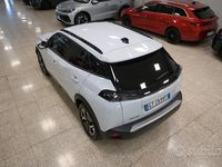 Usata Peugeot 2008 Allure 101 CV (74 kW) 2025 Bianco SUV