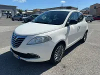 Begagnad Lancia Ypsilon Platinum 69 HK (50 kW) 2012 Vit Halvkombi