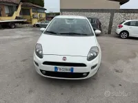 Usado Fiat Punto Lounge 95 CV (69 kW) 2016 Blanco Utilitario