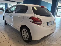 Usata Peugeot 208 Active 102 CV (75 kW) 2018 Bianco Utilitaria