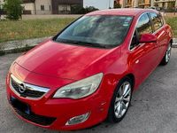 Usata Opel Astra 82 CV (60 kW) 2010 Rosso Berlina