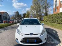 Usata Ford Fiesta Titanium 82 CV (60 kW) 2012 Bianco Utilitaria