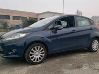 Usata Ford Fiesta Titanium 82 CV (60 kW) 2010 Blu Utilitaria