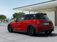 Nuova Mini John Cooper Works 156 CV (114 kW) 2026 Chili red ii Utilitaria