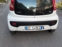 Usata Peugeot 107 73 CV (53 kW) 2011 Bianco Utilitaria