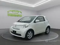 Usata Toyota iQ Lounge 68 CV (50 kW) 2013 Bianco Utilitaria