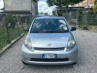 Usata Daihatsu Sirion 69 CV (50 kW) 2007 Grigio Utilitaria