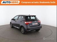 Usata Toyota Yaris Lounge 111 CV (81 kW) 2017 Grigio Berlina