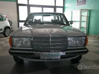 Usata Mercedes 200 94 CV (69 kW) 1970 Grigio Berlina