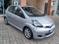 Usata Toyota Aygo Connect Style 68 CV (50 kW) 2011 Argento Utilitaria