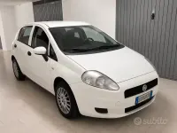 Usata Fiat Grande Punto 75 CV (55 kW) 2011 Bianco Utilitaria