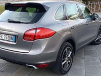 Usata Porsche Cayenne 245 CV (180 kW) 2012 Grigio SUV