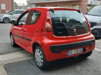 Usata Peugeot 107 68 CV (50 kW) 2006 Rosso Utilitaria