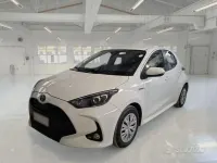 Usata Toyota Yaris Hybrid Business Edition 73 CV (53 kW) 2020 Bianco Berlina