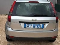 Usata Ford Fiesta 68 CV (50 kW) 2004 Grigio Utilitaria