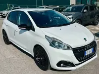 Usata Peugeot 208 82 CV (60 kW) 2018 Bianco Utilitaria
