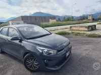 Usata Kia Rio 100 CV (73 kW) 2022 Grigio Berlina