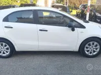 Usata Kia Rio EX 85 CV (62 kW) 2012 Bianco Berlina