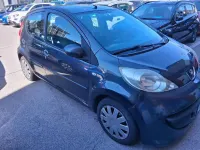Usata Peugeot 107 68 CV (50 kW) 2008 Grigio Utilitaria