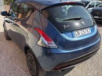 Usata Lancia Ypsilon Gold 69 CV (50 kW) 2023 Blu/azzurro Utilitaria