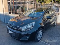 Usata Kia Rio Active 85 CV (62 kW) 2014 Grigio Berlina