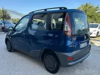 Usata Toyota Yaris 75 CV (55 kW) 2003 Blu Berlina