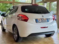 Usata Peugeot 208 Allure 82 CV (60 kW) 2015 Bianco Utilitaria