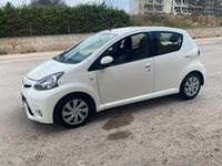Usata Toyota Aygo 68 CV (50 kW) 2013 Bianco Utilitaria