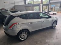 Usado Lancia Delta 190 CV (139 kW) 2011 Gris Utilitario