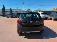 Usata Dacia Sandero Stepway 73 CV (53 kW) 2018 Nero Berlina