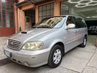 Usado Kia Carnival EX 145 CV (106 kW) 2002 Gris Monovolumen