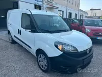 Usata Fiat Doblò 105 CV (77 kW) 2021 Bianco Monovolume