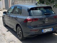 Usata VW Golf VIII Life 116 CV (85 kW) 2022 Grigio Berlina