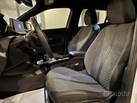 Usata Peugeot 2008 Allure 101 CV (74 kW) 2025 Bianco SUV