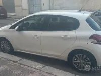 Usata Peugeot 208 Active 102 CV (75 kW) 2019 Bianco Utilitaria