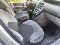 Usata Citroën Xsara 109 CV (80 kW) 2004 Grigio Monovolume