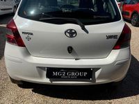 Usata Toyota Yaris Sol 69 CV (50 kW) 2010 Bianco Utilitaria