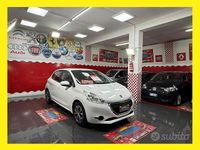 Usata Peugeot 208 Active 68 CV (50 kW) 2014 Bianco Utilitaria