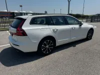 Usata Volvo V60 Momentum 197 CV (144 kW) 2022 Bianco Station wagon