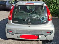 Usata Peugeot 107 68 CV (50 kW) 2011 Grigio Utilitaria