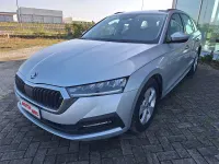 Usado Skoda Octavia G-TEC Executive 131 CV (96 kW) 2021 Plateado Familiar