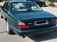 Usata Jaguar XJR 363 CV (266 kW) 1998 Verde Berlina