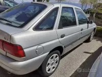 Usata Ford Escort Ghia 88 CV (64 kW) 1997 Grigio Berlina