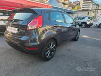 Usata Ford Fiesta Titanium 95 CV (69 kW) 2014 Grigio Utilitaria