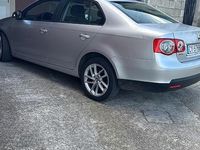 Usata VW Jetta 105 CV (77 kW) 2005 Grigio Berlina