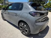 Usata Peugeot 208 Allure 101 CV (74 kW) 2025 Grigio Utilitaria