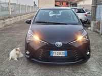 Usata Toyota Yaris Hybrid Cool 73 CV (53 kW) 2019 Blu Berlina
