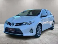 Usata Toyota Auris Hybrid Lounge 99 CV (72 kW) 2014 Bianco Berlina